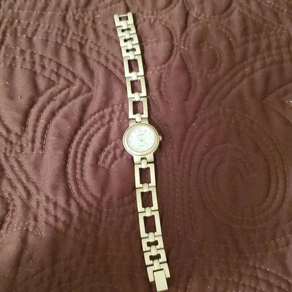 Ladies Watch - Picture 1 of 4